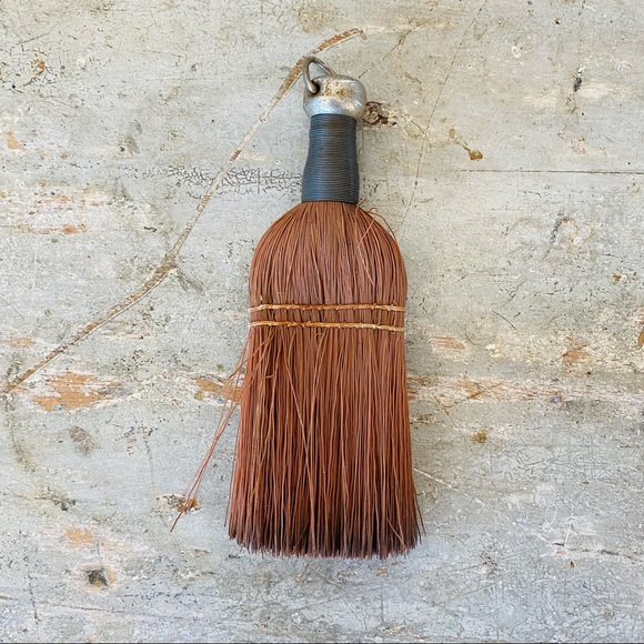 ♥️ Vintage ♥️ Old String Tied Metal Cap End Hanger Whisk Broom